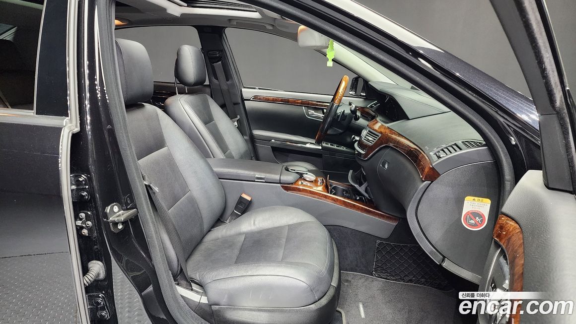 Mercedes-Benz S-Class 2011