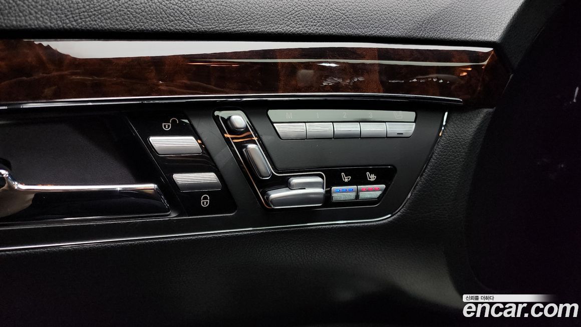 Mercedes-Benz S-Class 2011