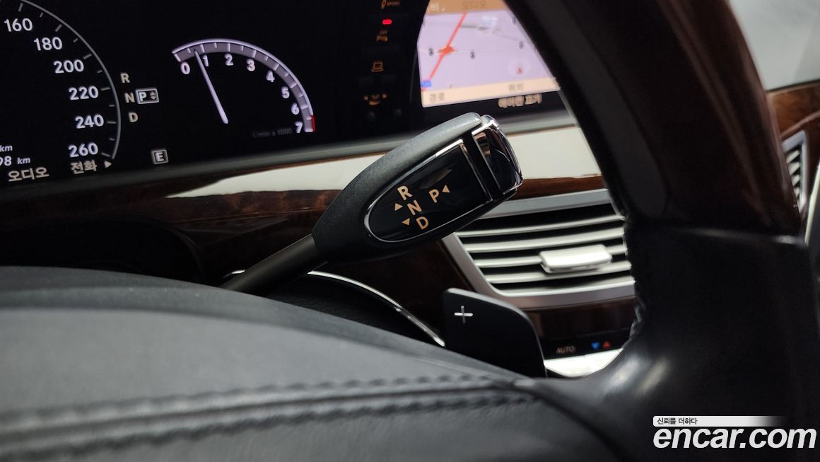 Mercedes-Benz S-Class 2011