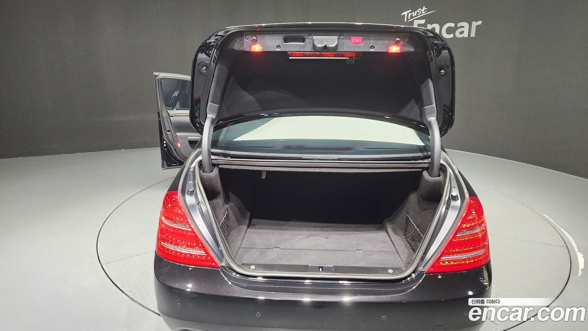 Mercedes-Benz S-Class 2011