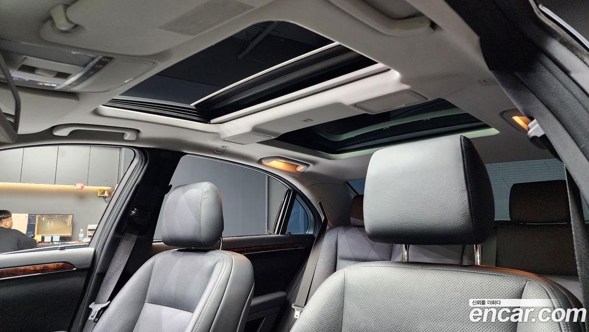 Mercedes-Benz S-Class 2011