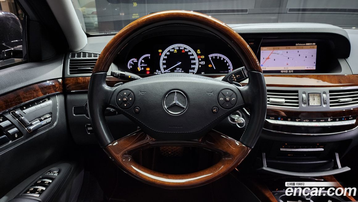 Mercedes-Benz S-Class 2011