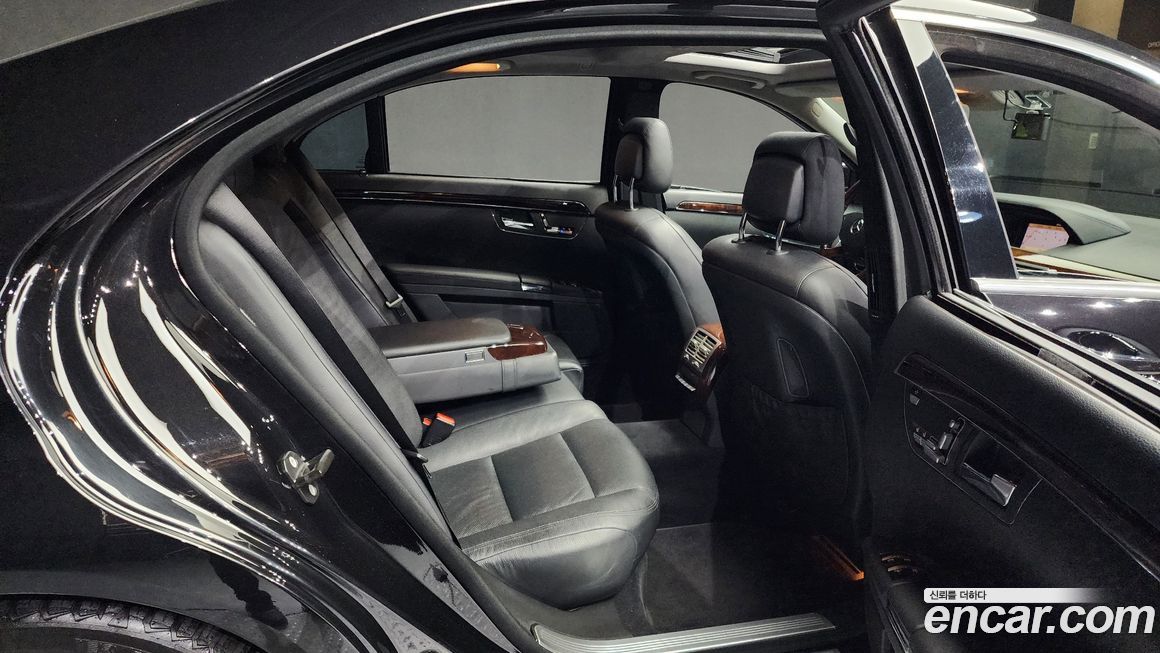 Mercedes-Benz S-Class 2011