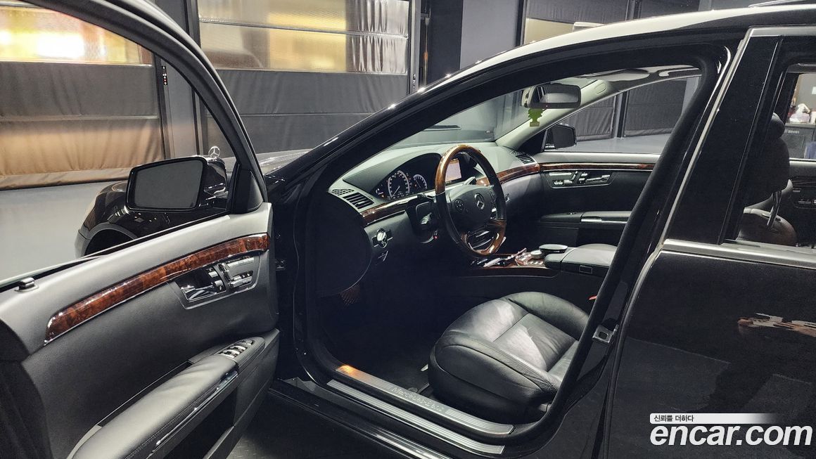 Mercedes-Benz S-Class 2011