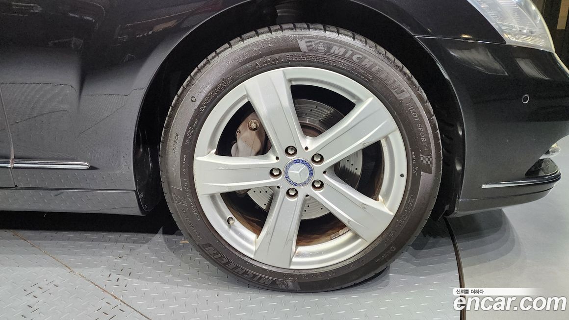 Mercedes-Benz S-Class 2011