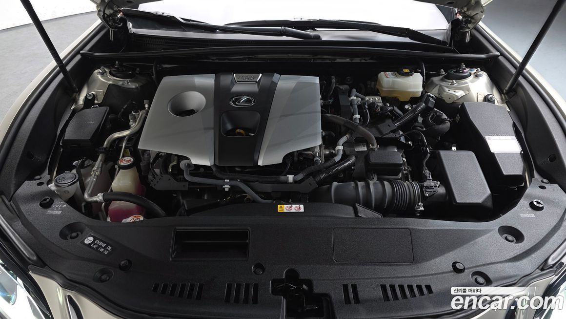 Lexus ES 2019