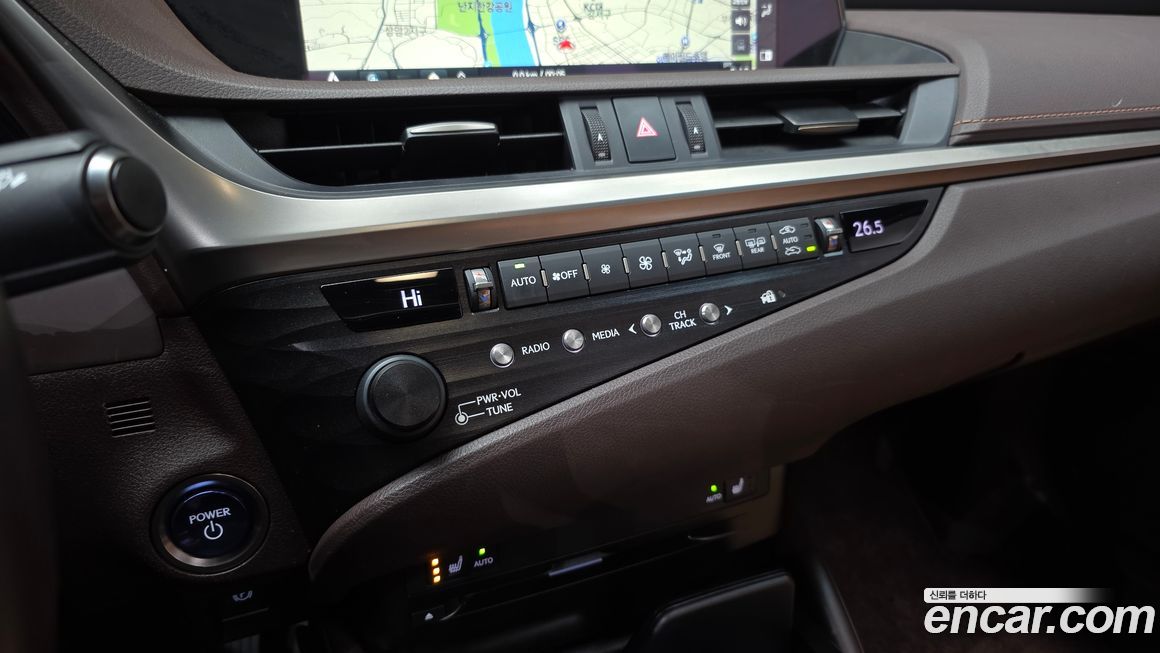 Lexus ES 2019