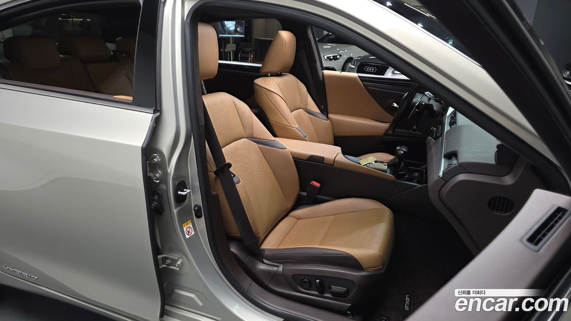 Lexus ES 2019