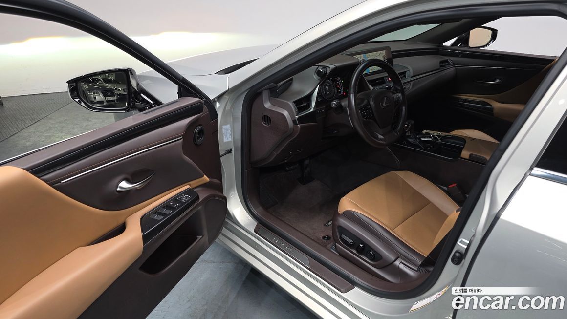 Lexus ES 2019