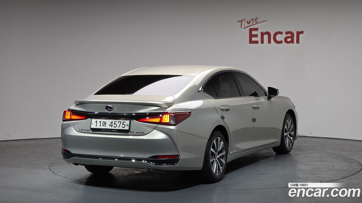 Lexus ES 2019