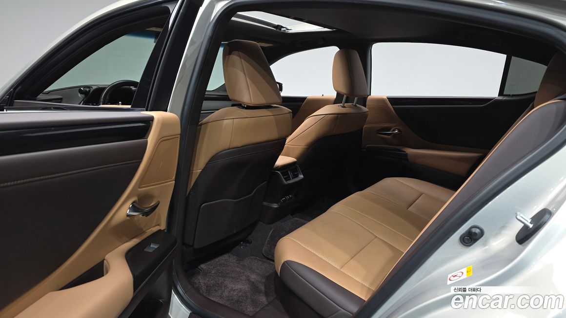 Lexus ES 2019
