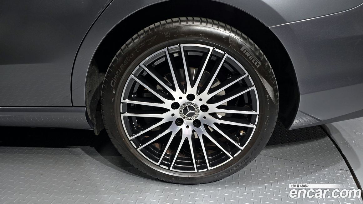 Mercedes-Benz C-Class 2022