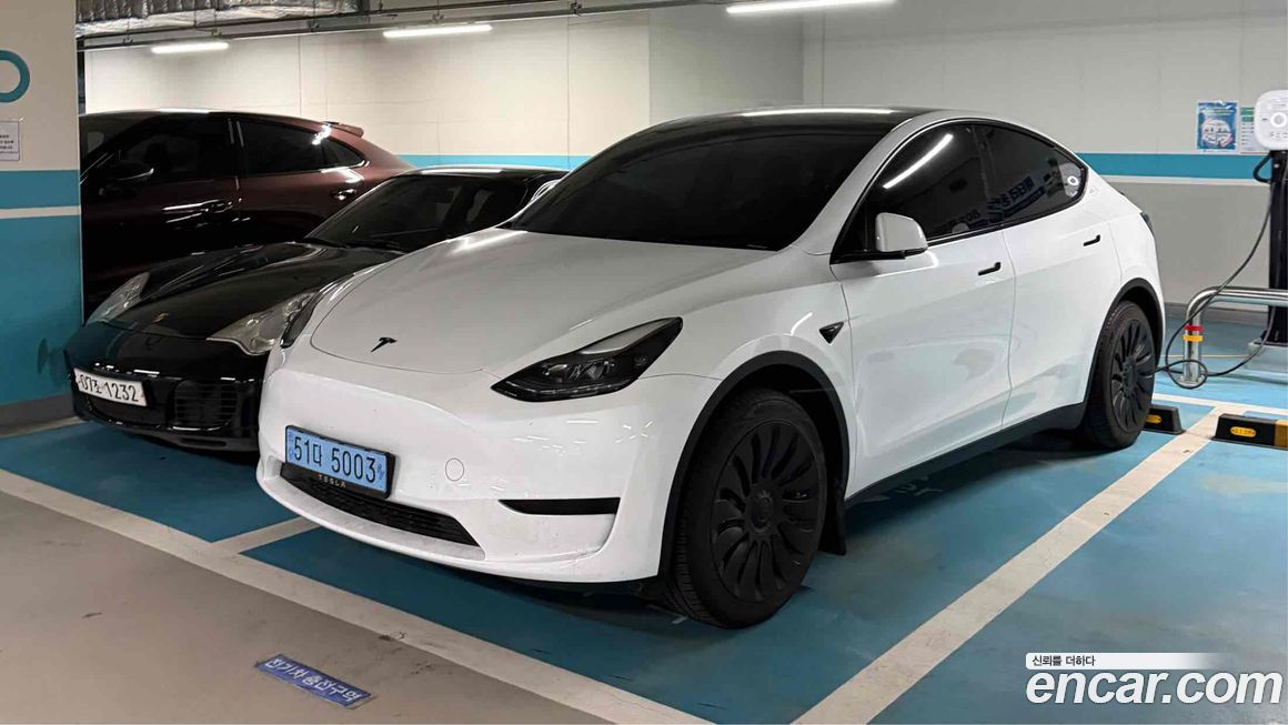 Tesla Model Y 2024
