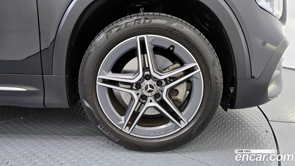 Mercedes-Benz GLB-Class 2023