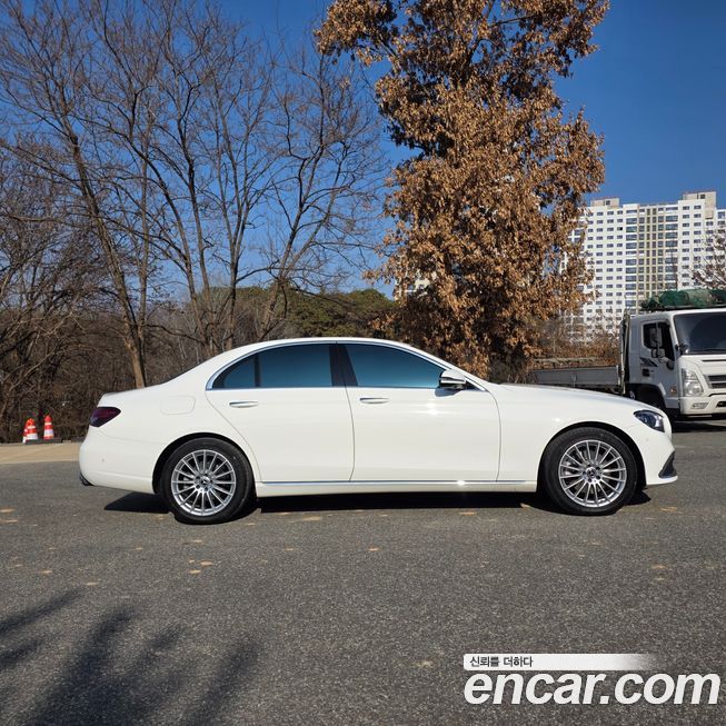 Mercedes-Benz E-Class 2022