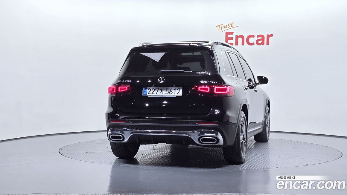 Mercedes-Benz GLB-Class 2023