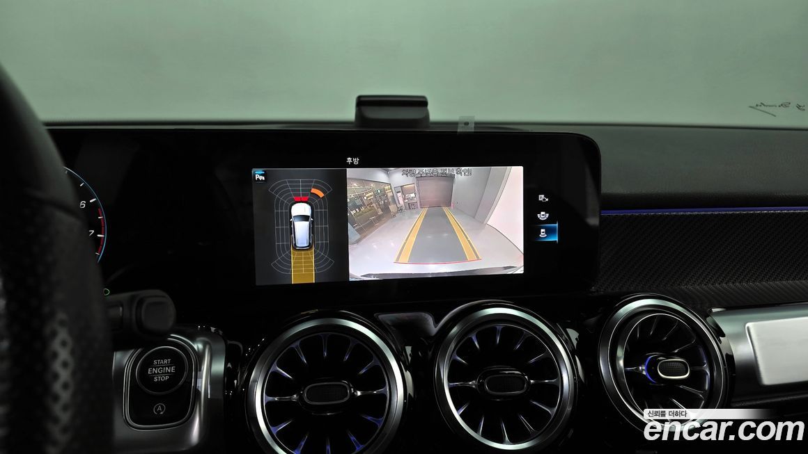 Mercedes-Benz GLB-Class 2023