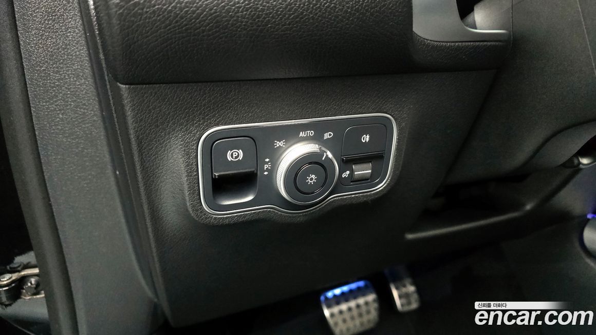 Mercedes-Benz GLB-Class 2023