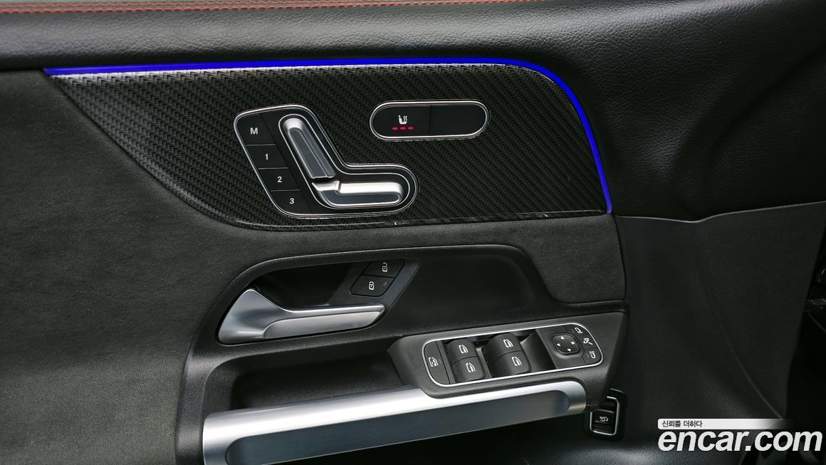 Mercedes-Benz GLB-Class 2023