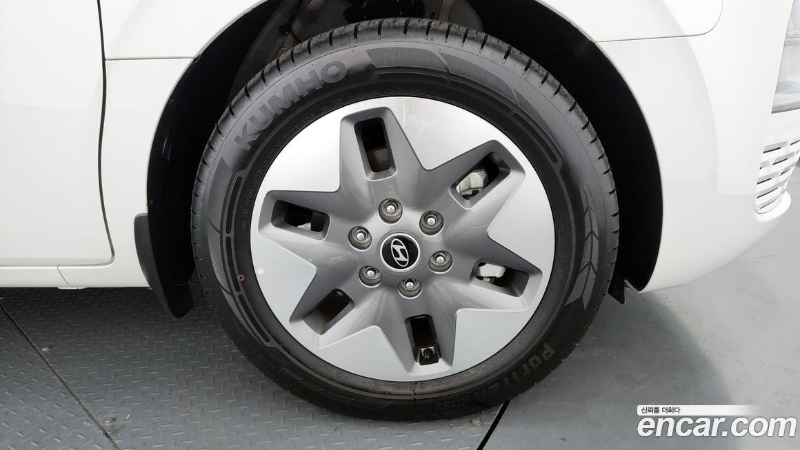 Hyundai Staria 2025
