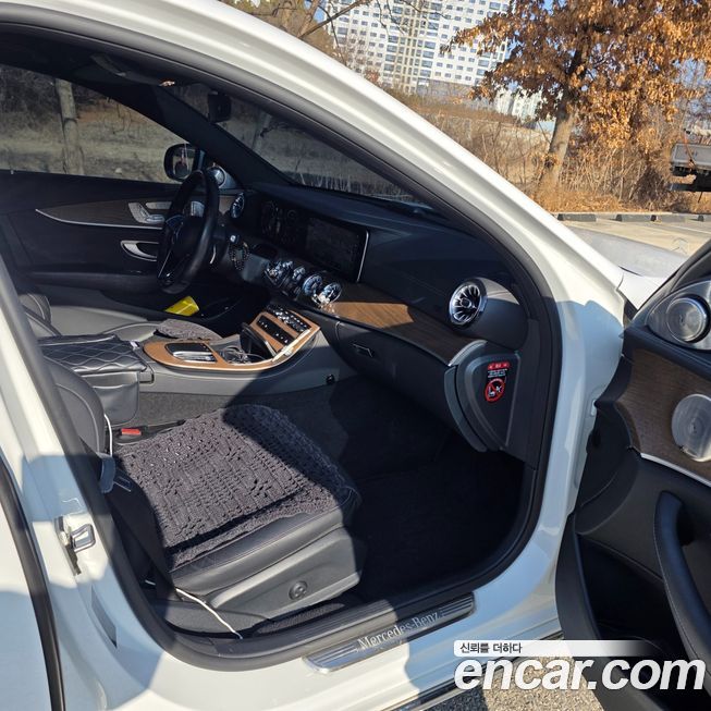 Mercedes-Benz E-Class 2022