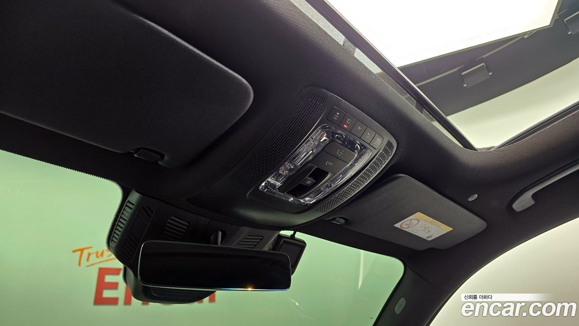 Mercedes-Benz GLB-Class 2023