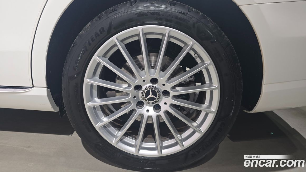 Mercedes-Benz E-Class 2022