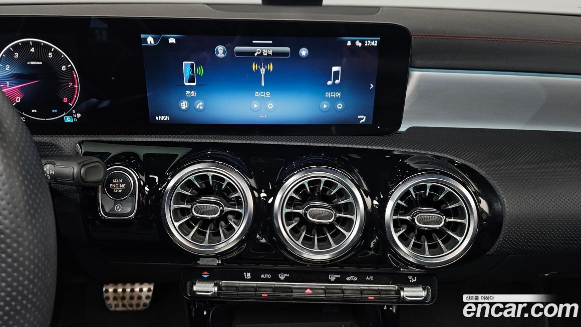 Mercedes-Benz CLA-Class 2024