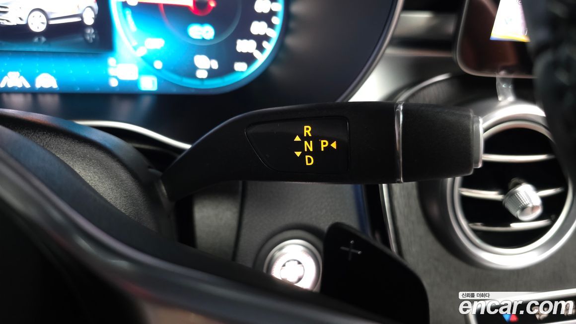 Mercedes-Benz GLC-Class 2021