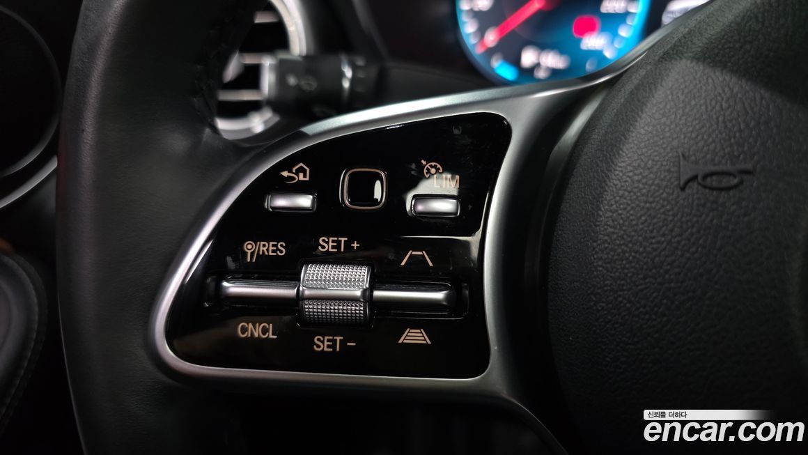 Mercedes-Benz GLC-Class 2021