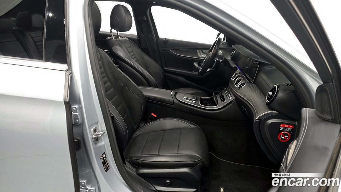 Mercedes-Benz E-Class 2022