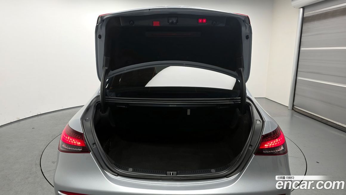 Mercedes-Benz E-Class 2022