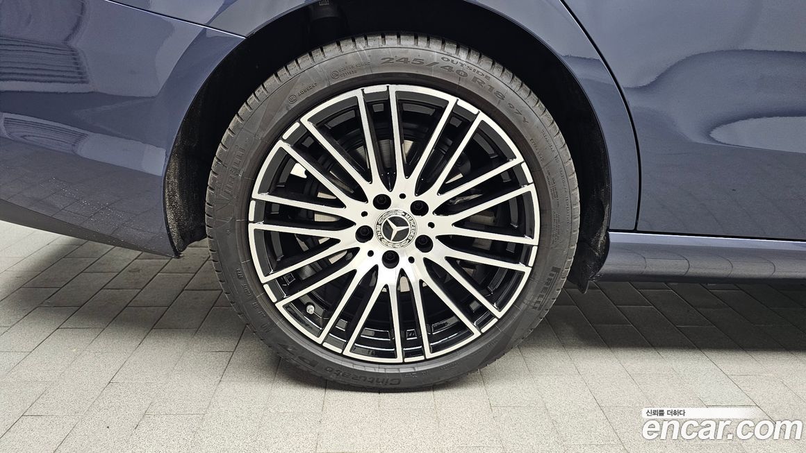 Mercedes-Benz C-Class 2025