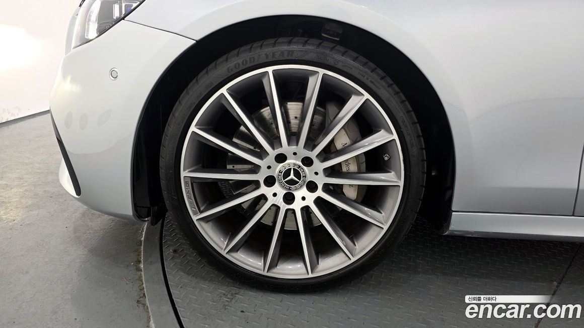 Mercedes-Benz E-Class 2022