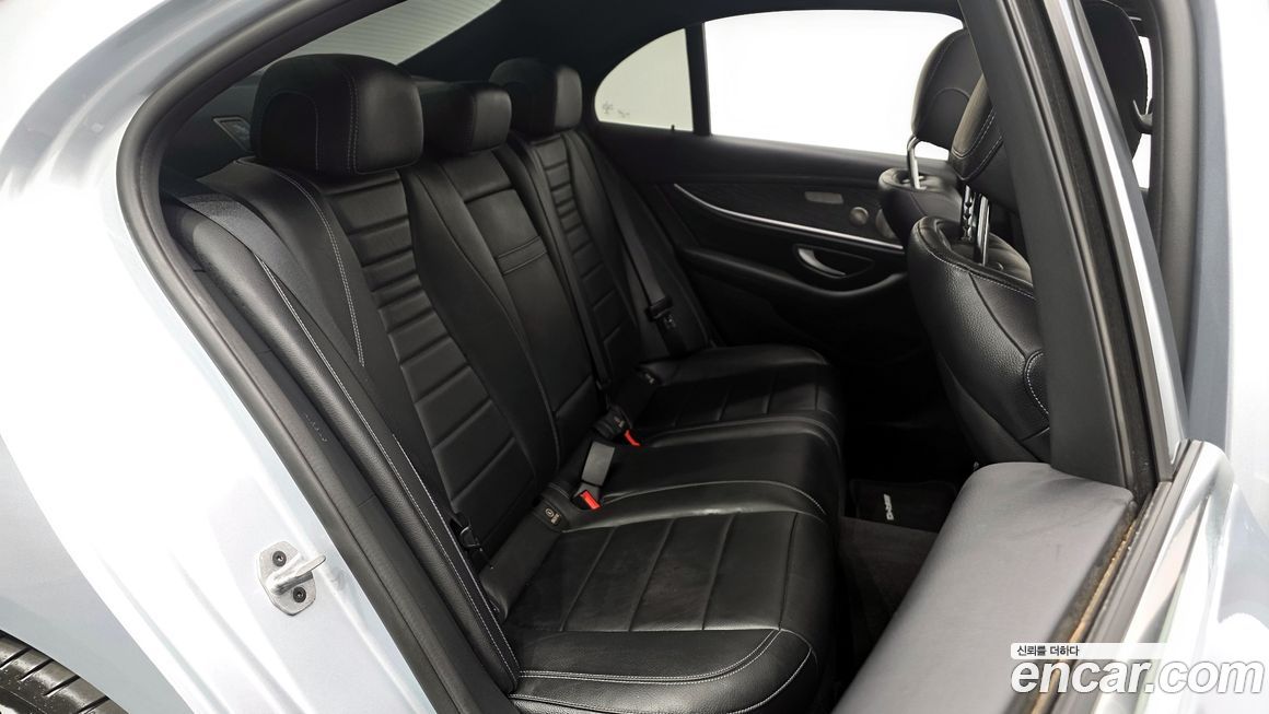 Mercedes-Benz E-Class 2022
