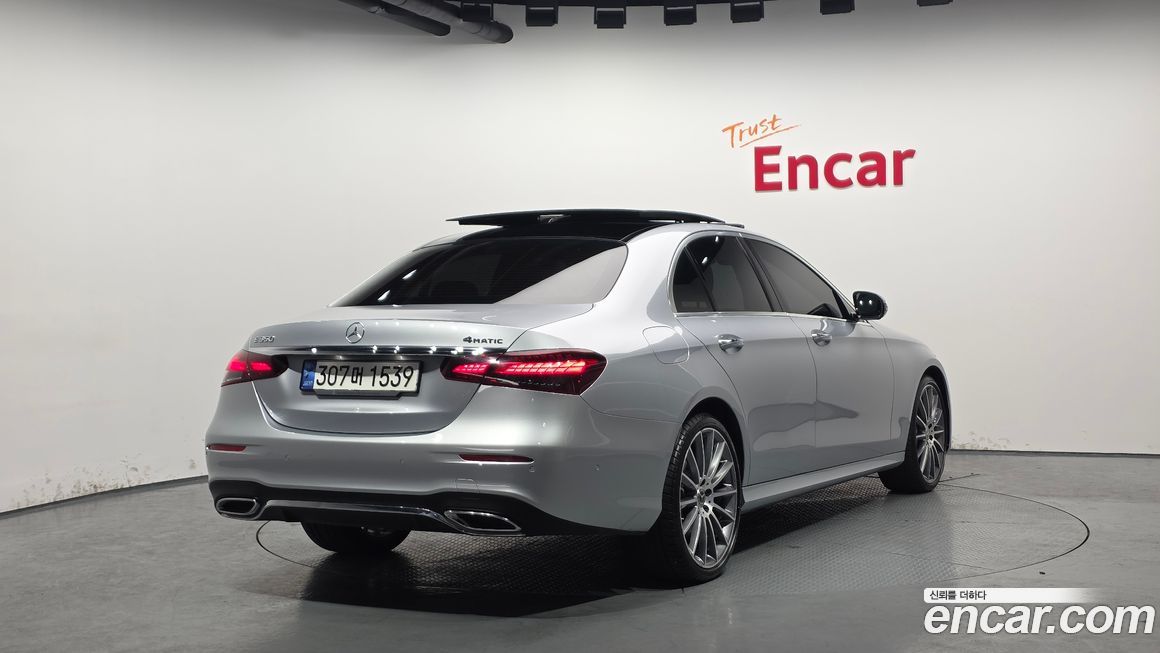 Mercedes-Benz E-Class 2022