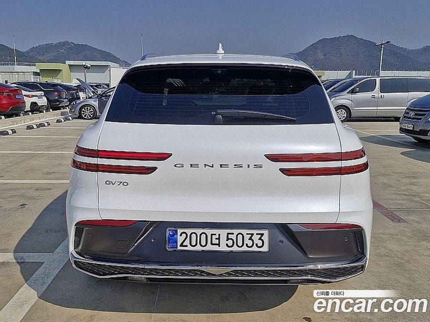 Genesis GV70 2025
