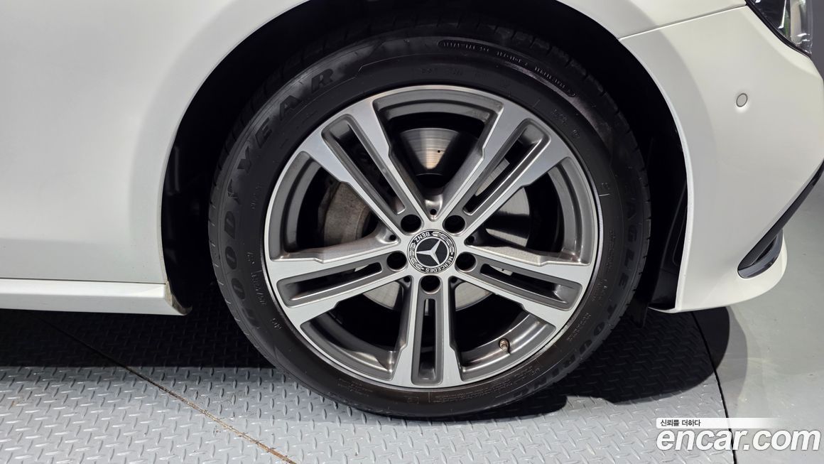 Mercedes-Benz E-Class 2022