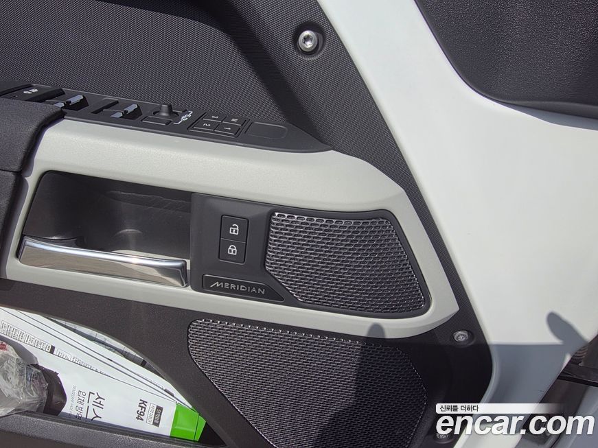 Land Rover Defender 2023