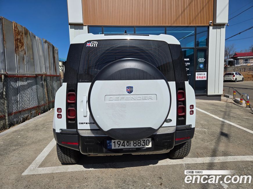 Land Rover Defender 2023