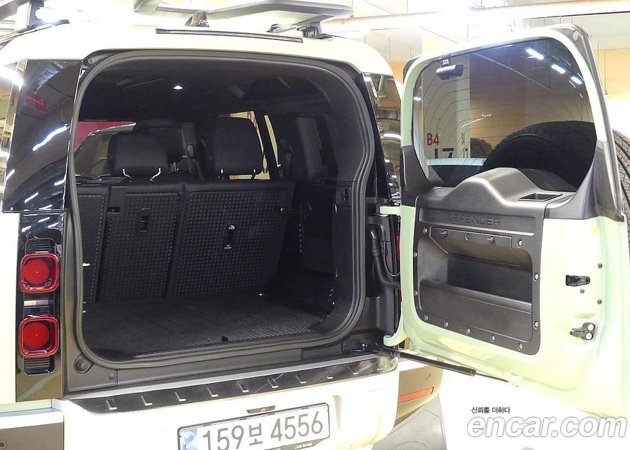 Land Rover Defender 2023