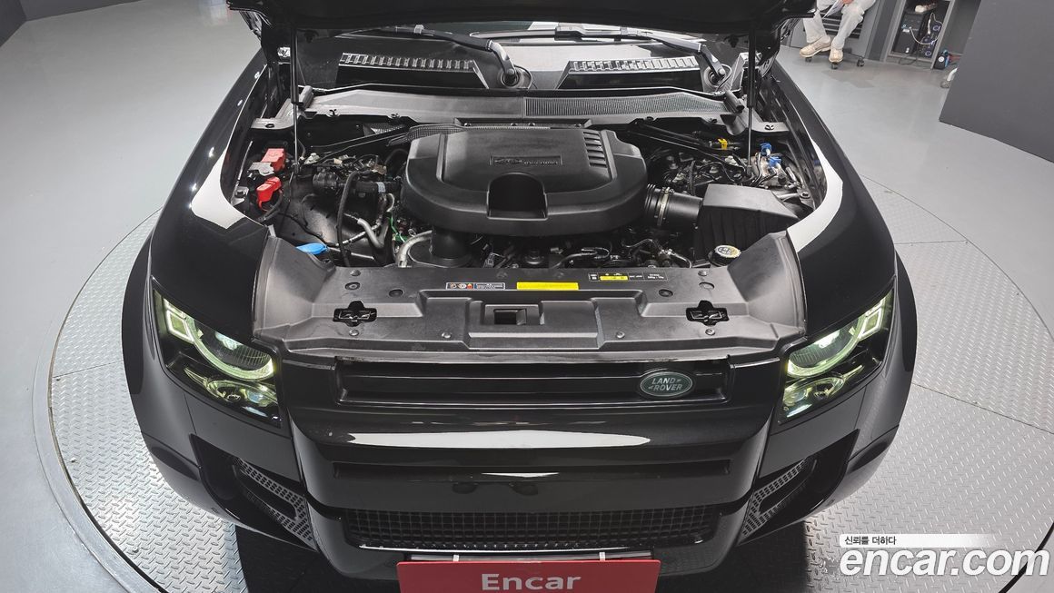 Land Rover Defender 2025