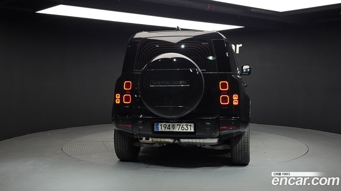 Land Rover Defender 2025