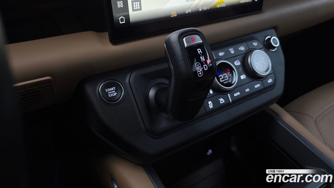 Land Rover Defender 2025