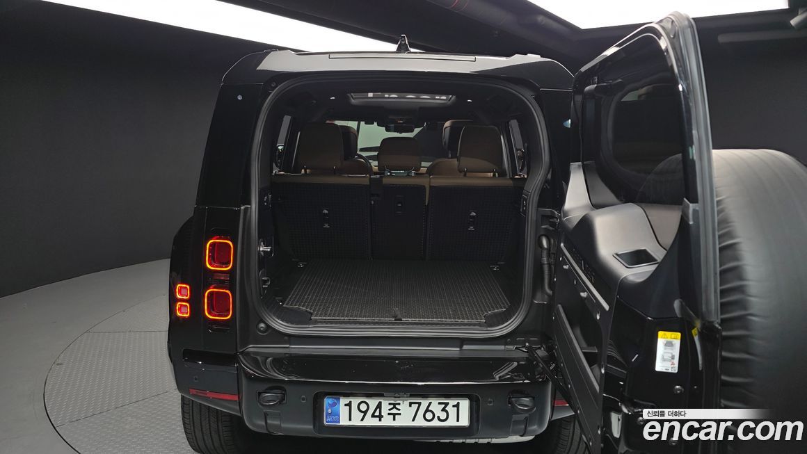 Land Rover Defender 2025