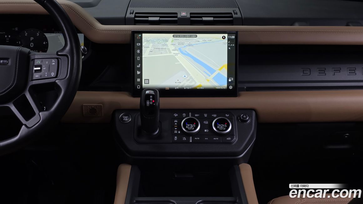 Land Rover Defender 2025