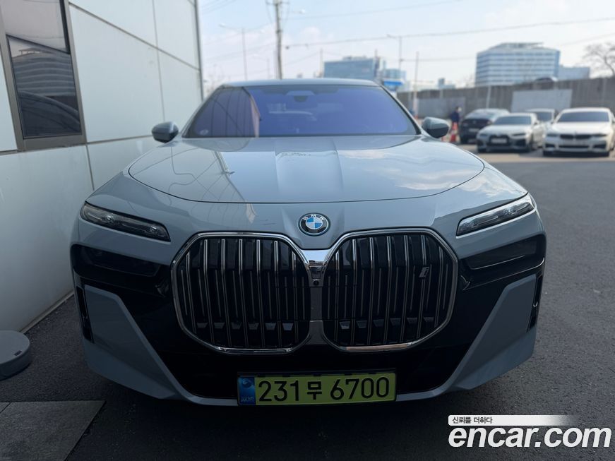 BMW i7 2025