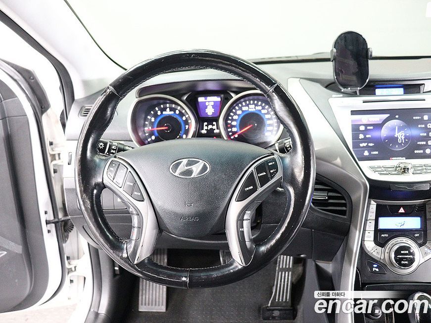 Hyundai AVANTE 2013