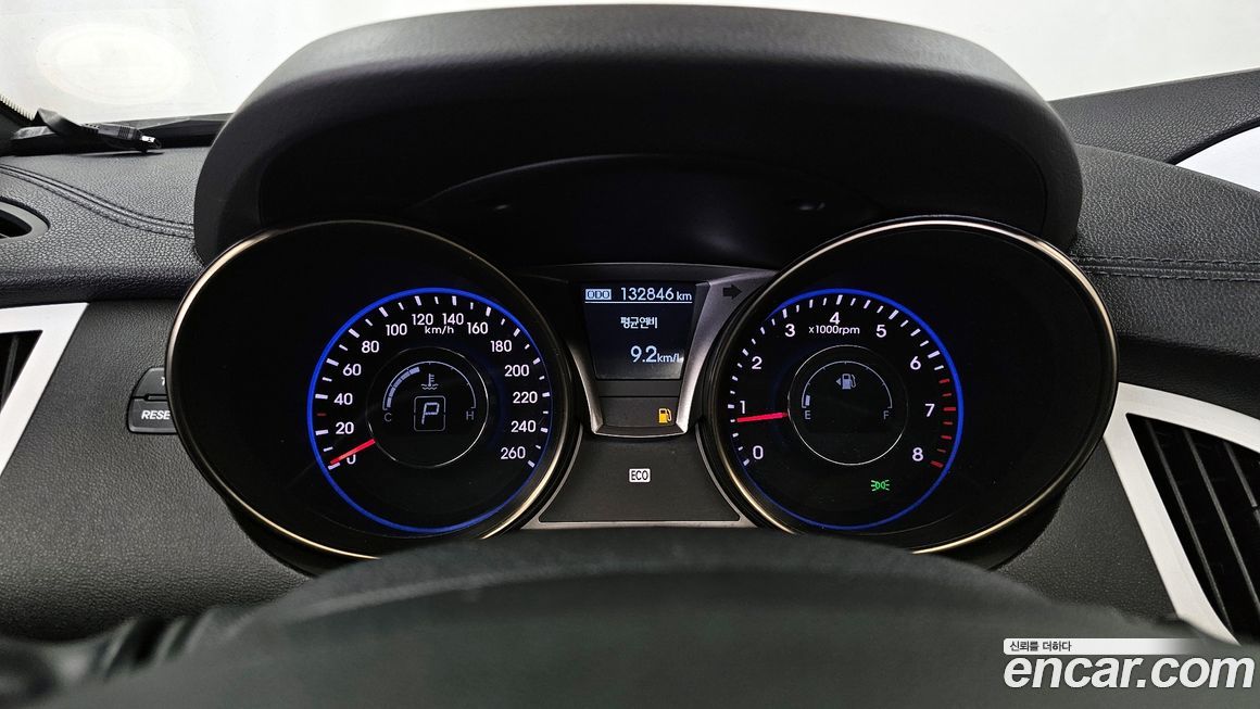 Hyundai Genesis 2012