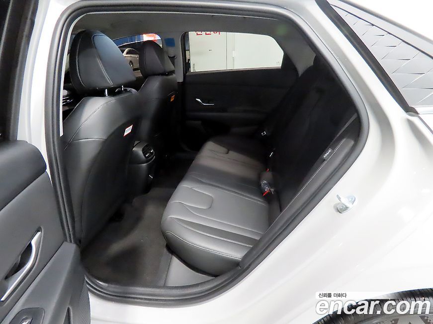 Hyundai AVANTE 2025